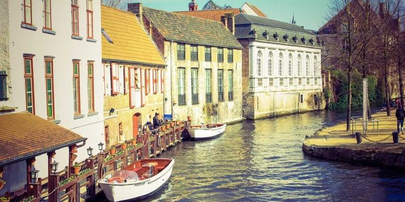 区块链与分布式账本技术：重塑物联网安全，赋能电商解决方案与网站开发新范式